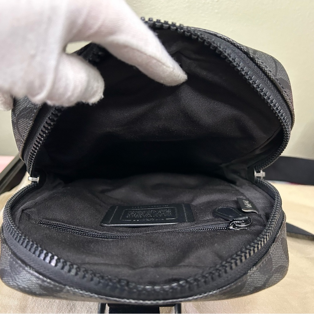 Coach Men’s Black Signature Crossbody Bag - Picture 6 of 9